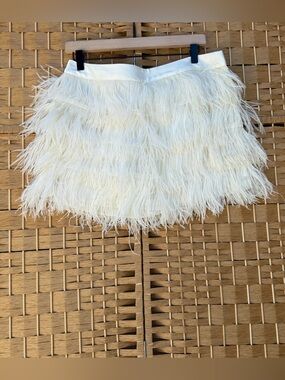 NWT Express White / Cream Feather Trim Mini Skirt Women’s Size 10